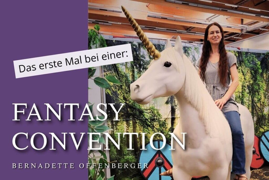 Autorin reitet auf einer Fantasy Convention auf einem lebensgroßen Einhorn