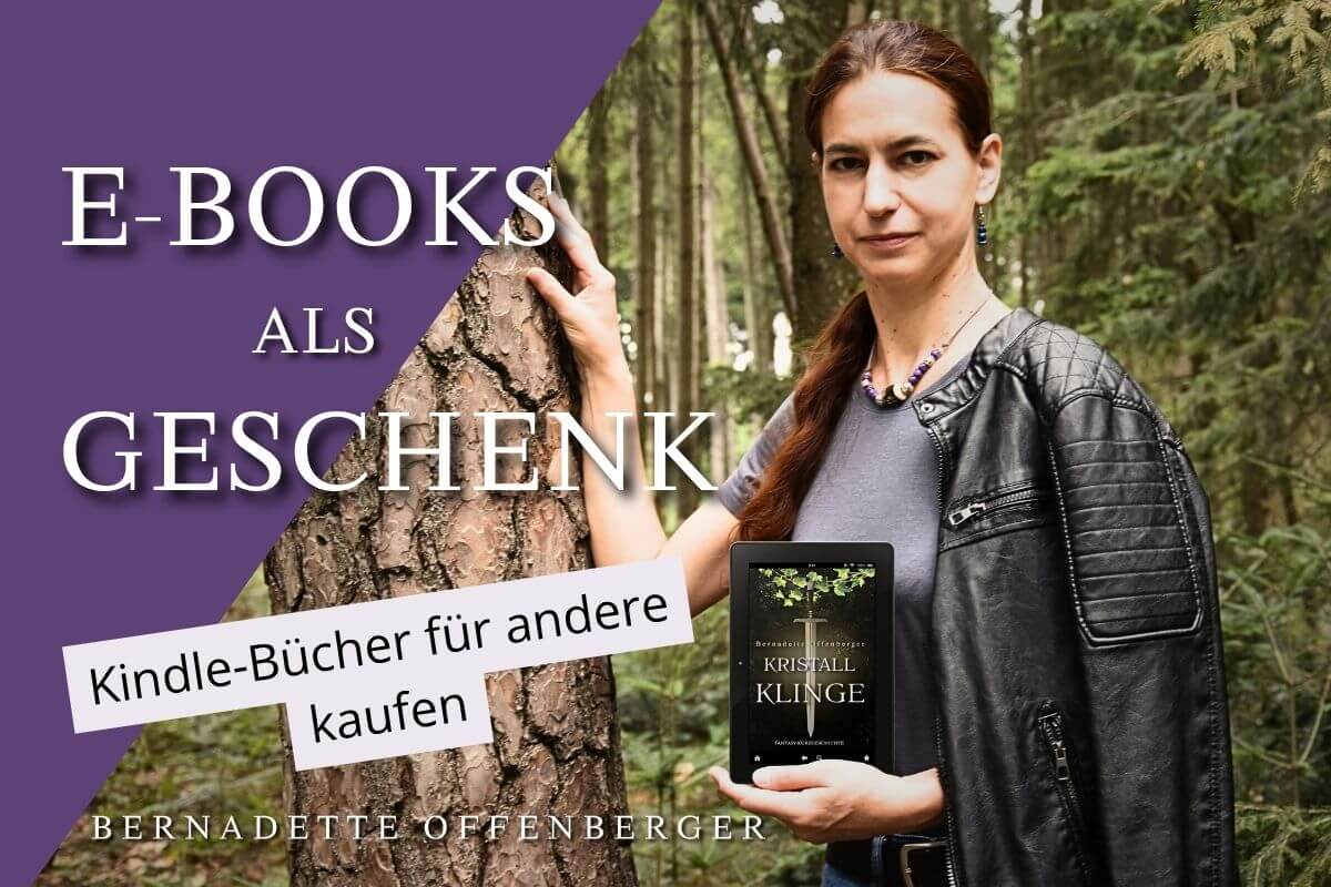 Autorin lehnt mit einer Hand an einem Baumstamm, in der anderen hält sie ein E-Book. Titelbild für den Artikel "Kindle-Bücher verschenken".